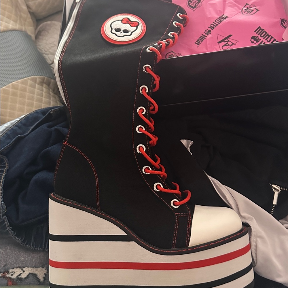 YRU Monster High Platform Shoes - Black and Pink - Picture 5 of 10